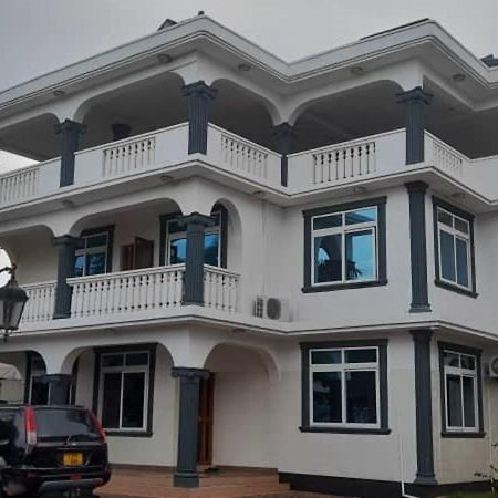 Luxury Beach Villa Inn ดาร์เอสซาลาม ภายนอก รูปภาพ
