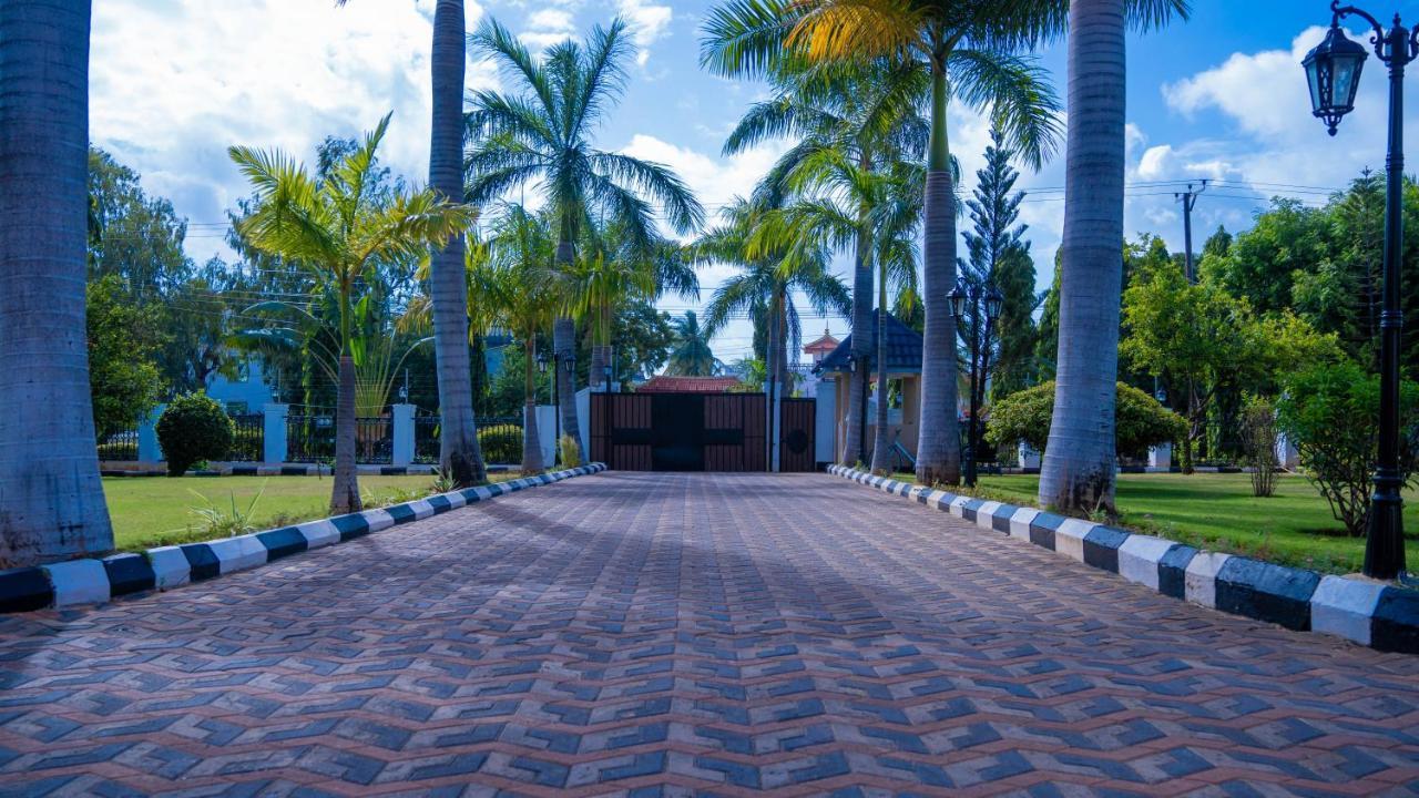 Luxury Beach Villa Inn ดาร์เอสซาลาม ภายนอก รูปภาพ