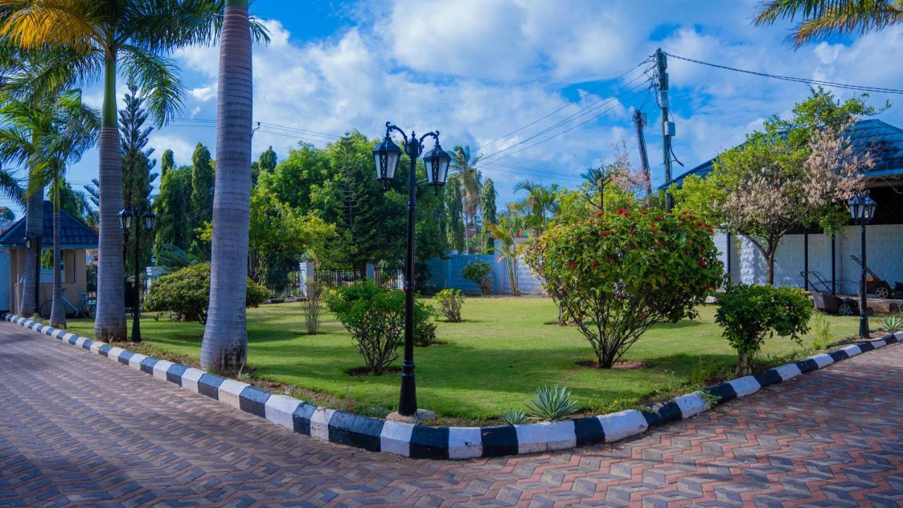Luxury Beach Villa Inn ดาร์เอสซาลาม ภายนอก รูปภาพ